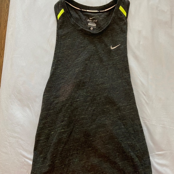 Nike Dri-Fit Workout Top - Picture 1 of 3